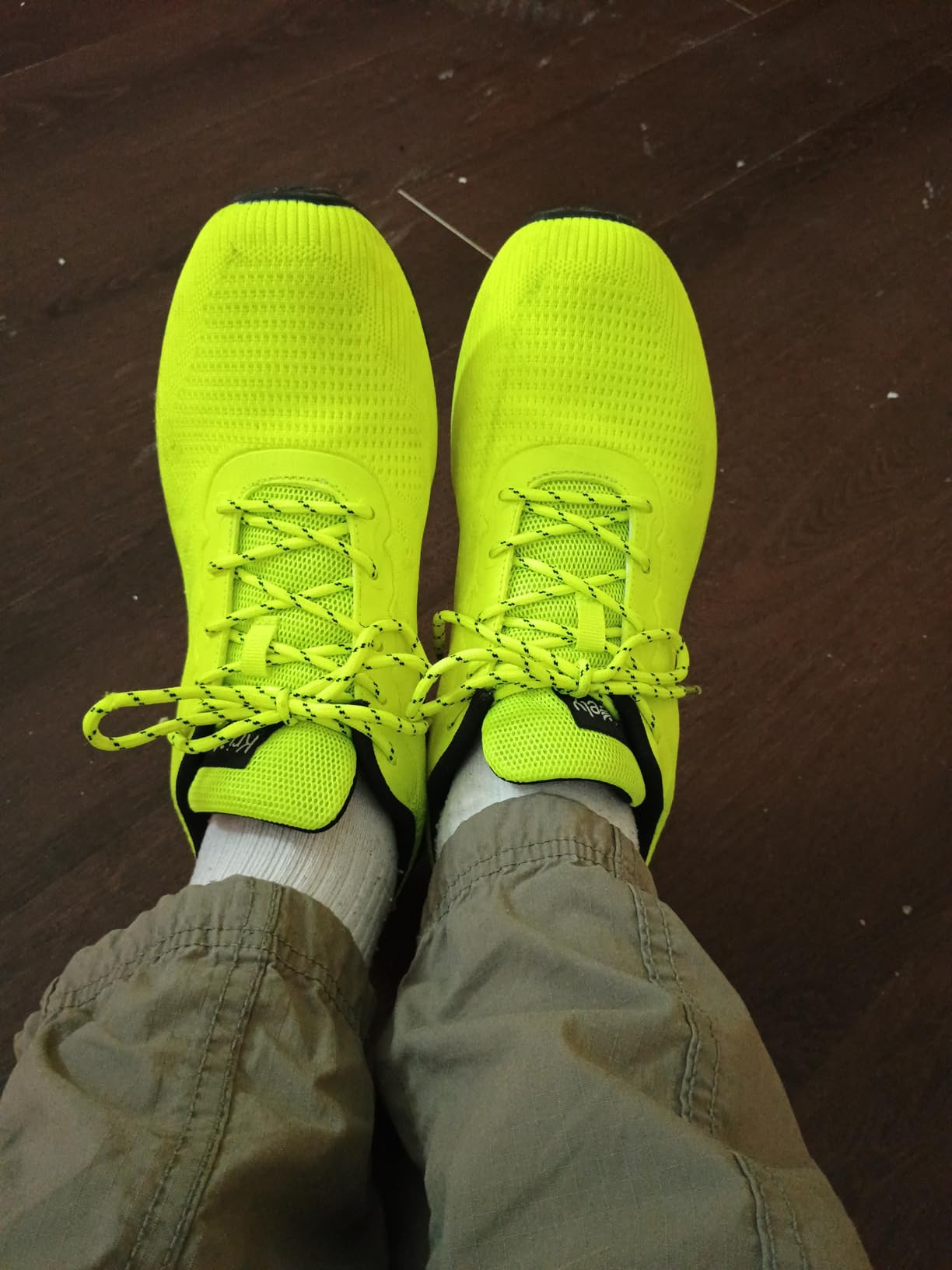 Men's fashion sneakers lightweight breathable design with mesh upper in vibrant colorways