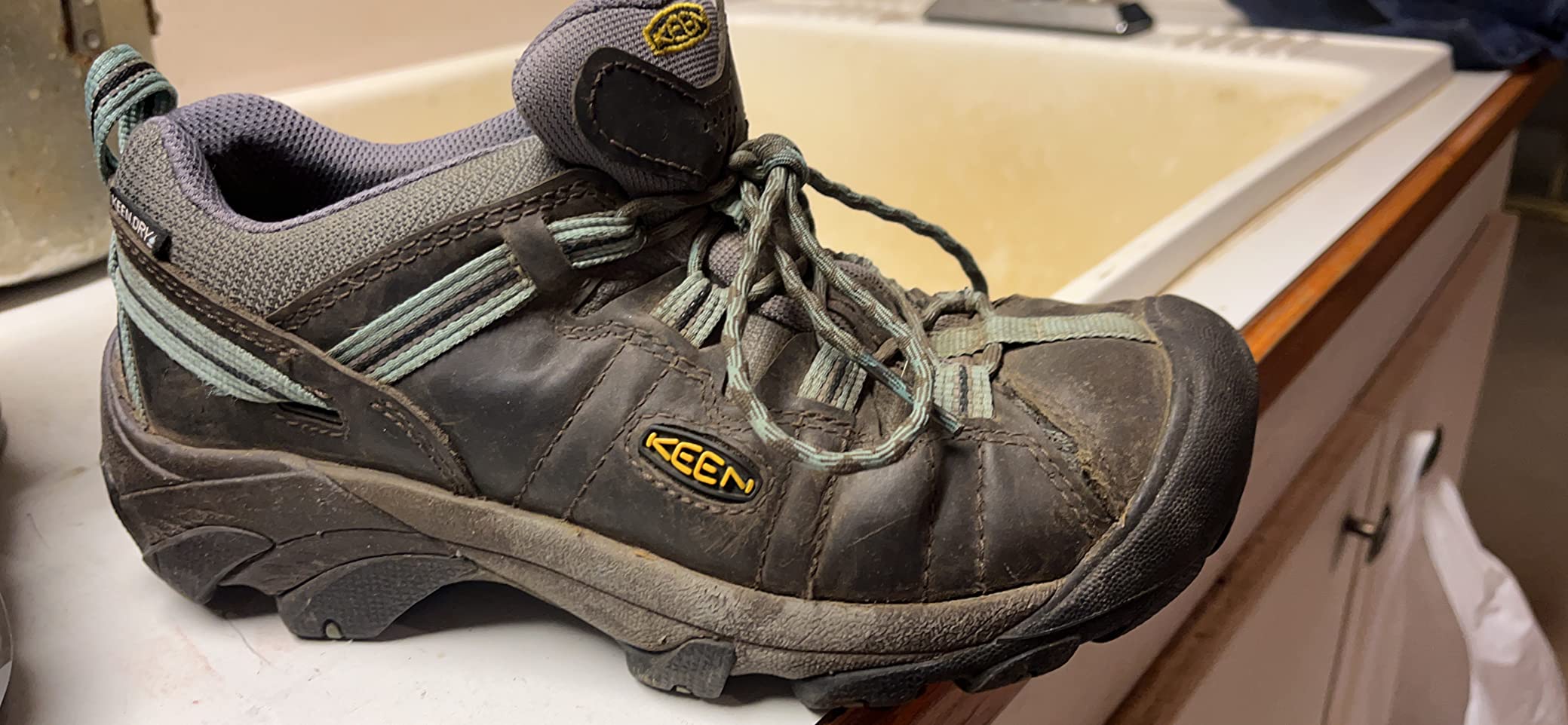 KEEN Targhee II heel area and ankle collar design