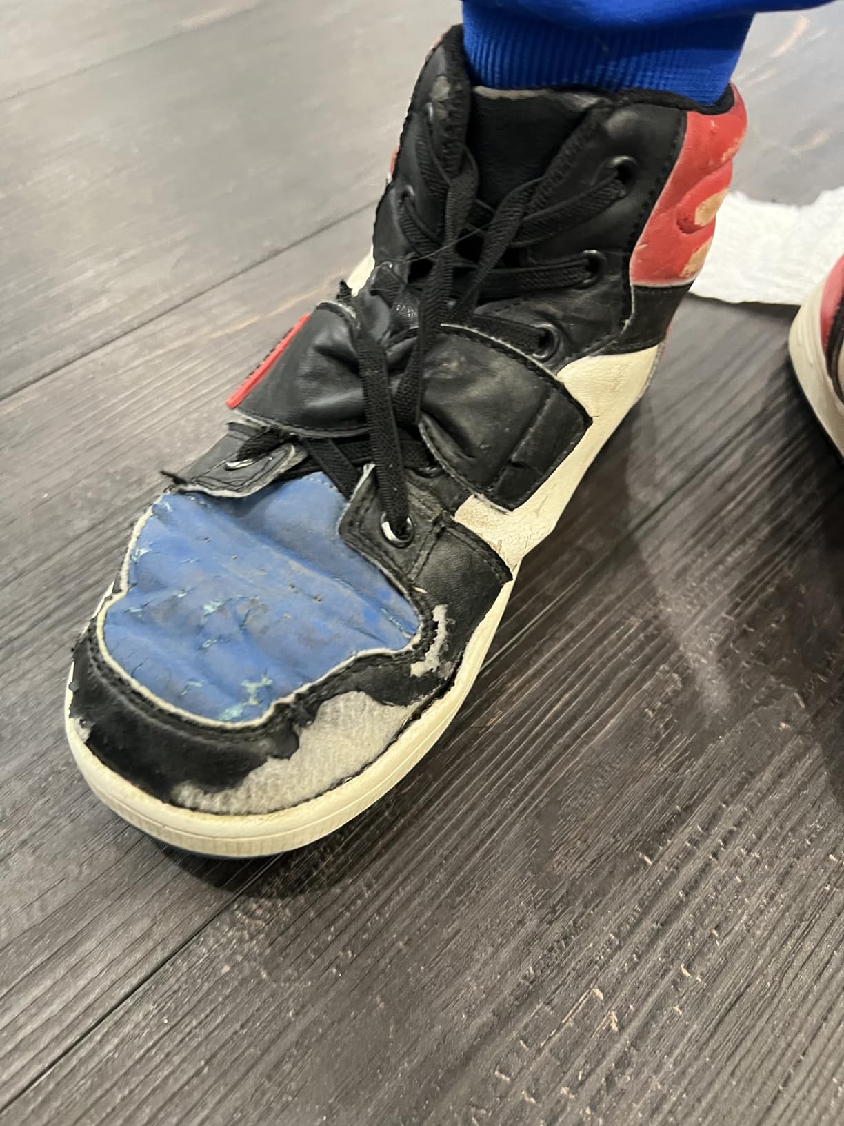 DREAM PAIRS kids basketball shoes showing wear patterns after three months of use