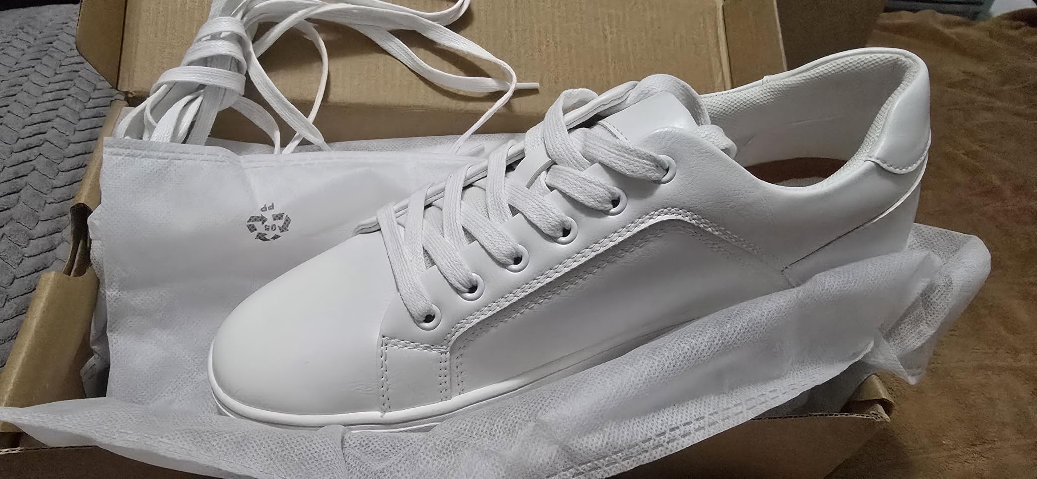 Bruno Marc sneakers side profile showing arch support and sole design details