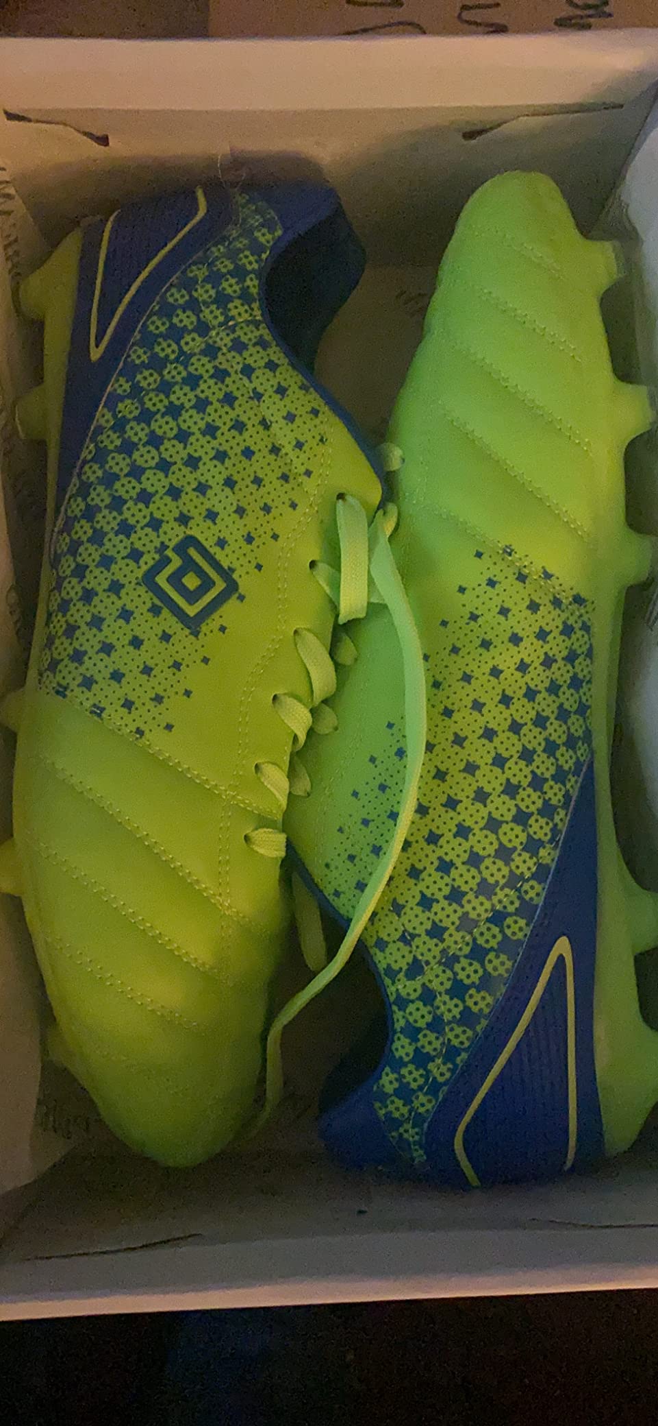 DREAM PAIRS soccer cleats showing overall design and vibrant colorway appeal