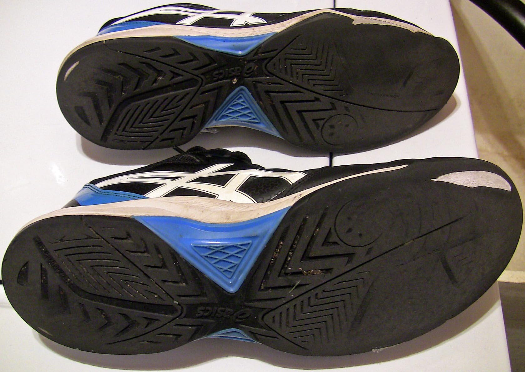 Close-up of ASICS Gel-Dedicate 7 outsole showing tread pattern and rubber compound