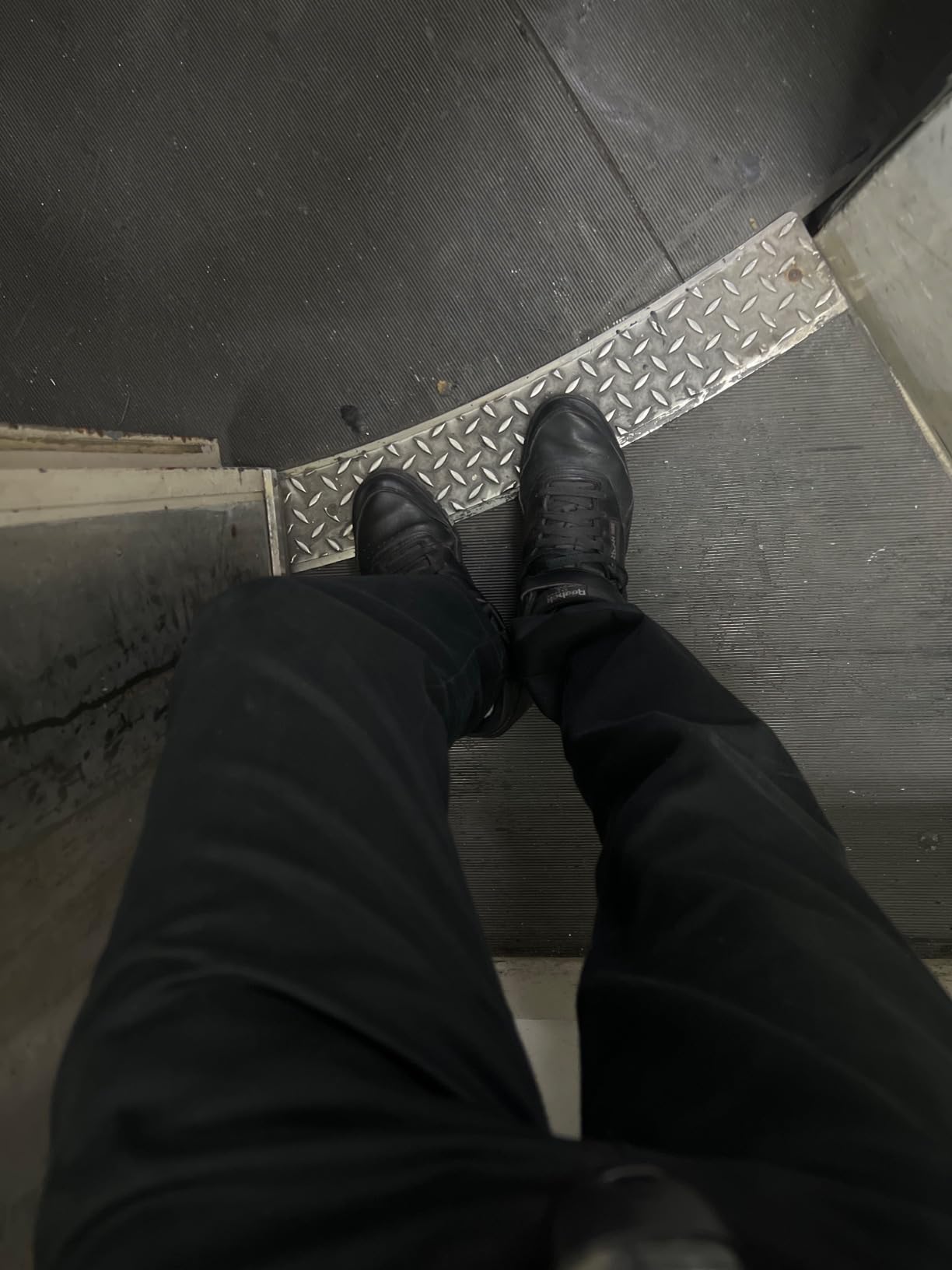 EX-O-FIT HI during gym workout showing stability and support during training