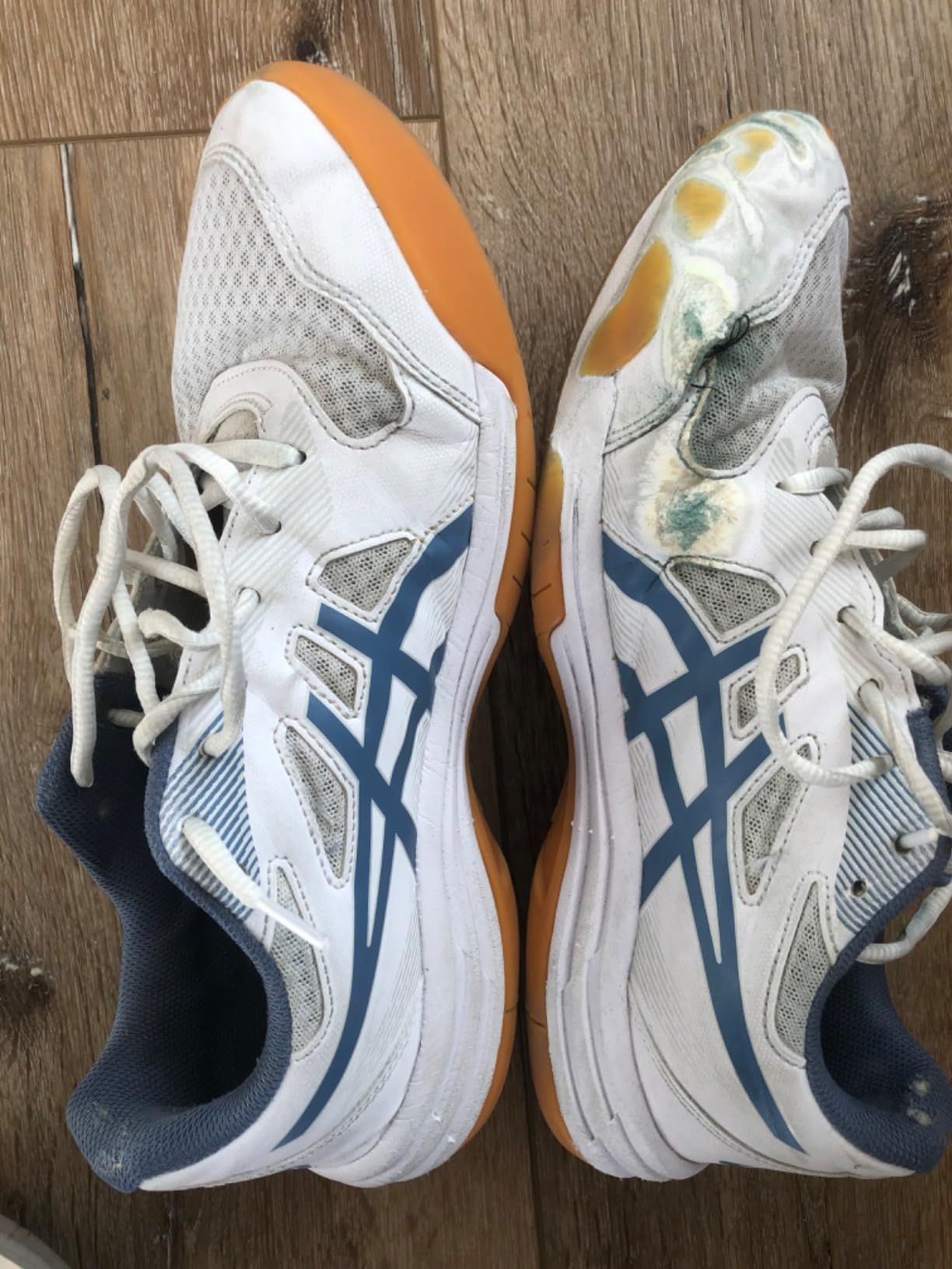 Side view ASICS Upcourt 5 showing breathable mesh panels and supportive midfoot overlays design