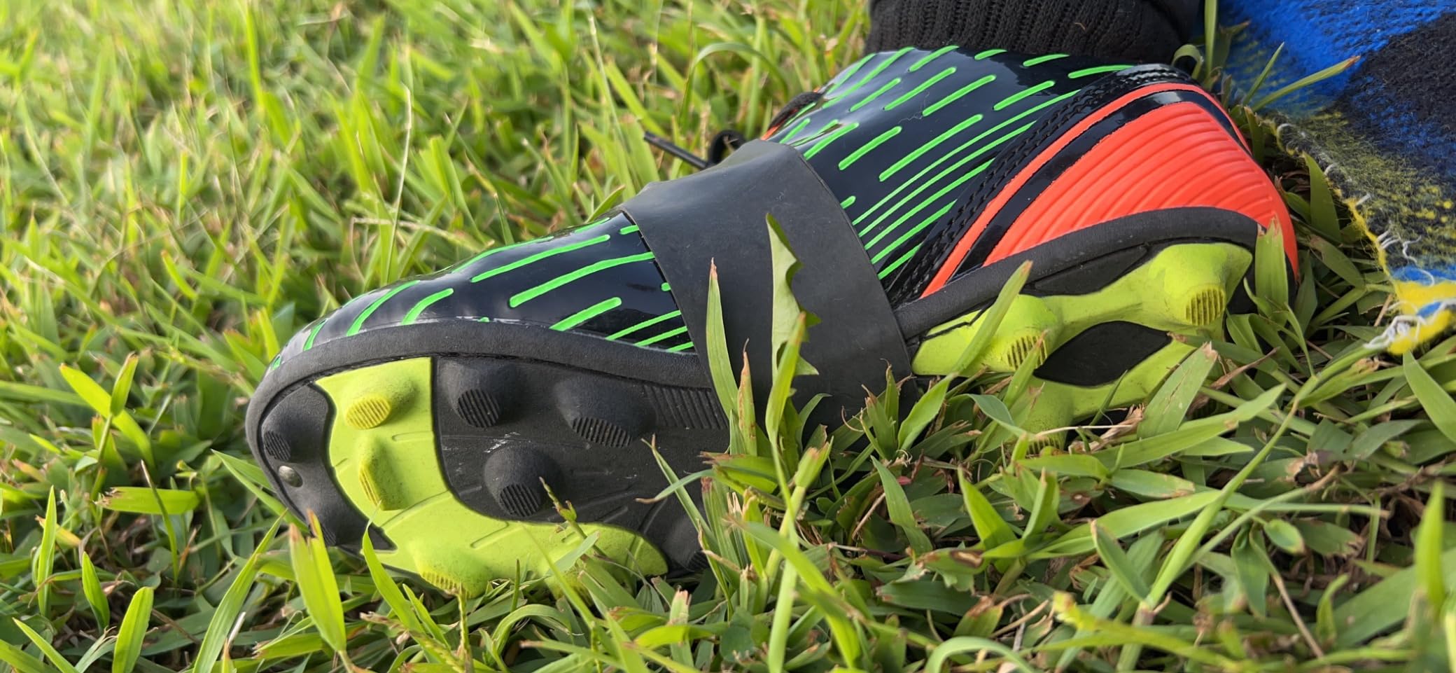 Top view of BomKinta soccer cleats highlighting the wide toe box and comfortable fit