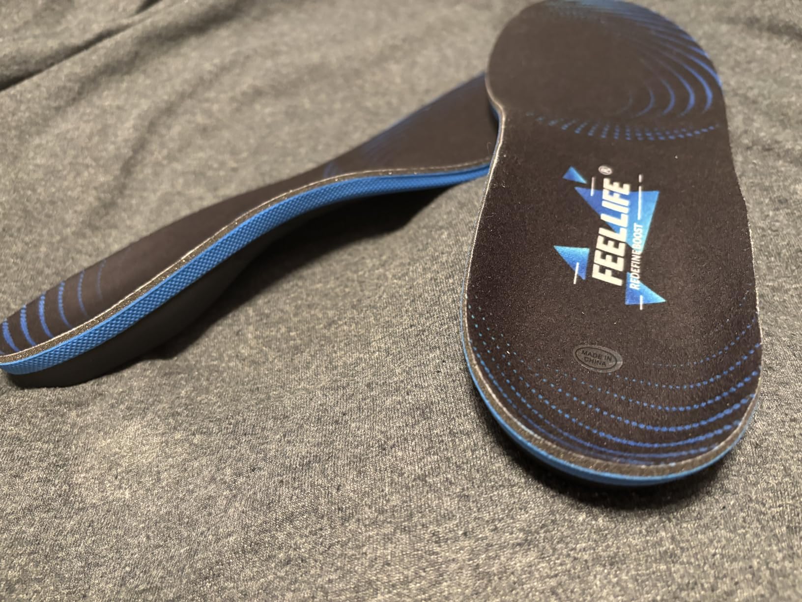Side view comparison showing arch height and support structure of FEELLIFE insoles