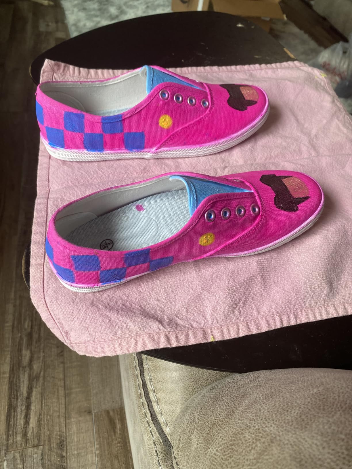 Bottom view of TUOPIN sneaker showing rubber sole pattern and construction
