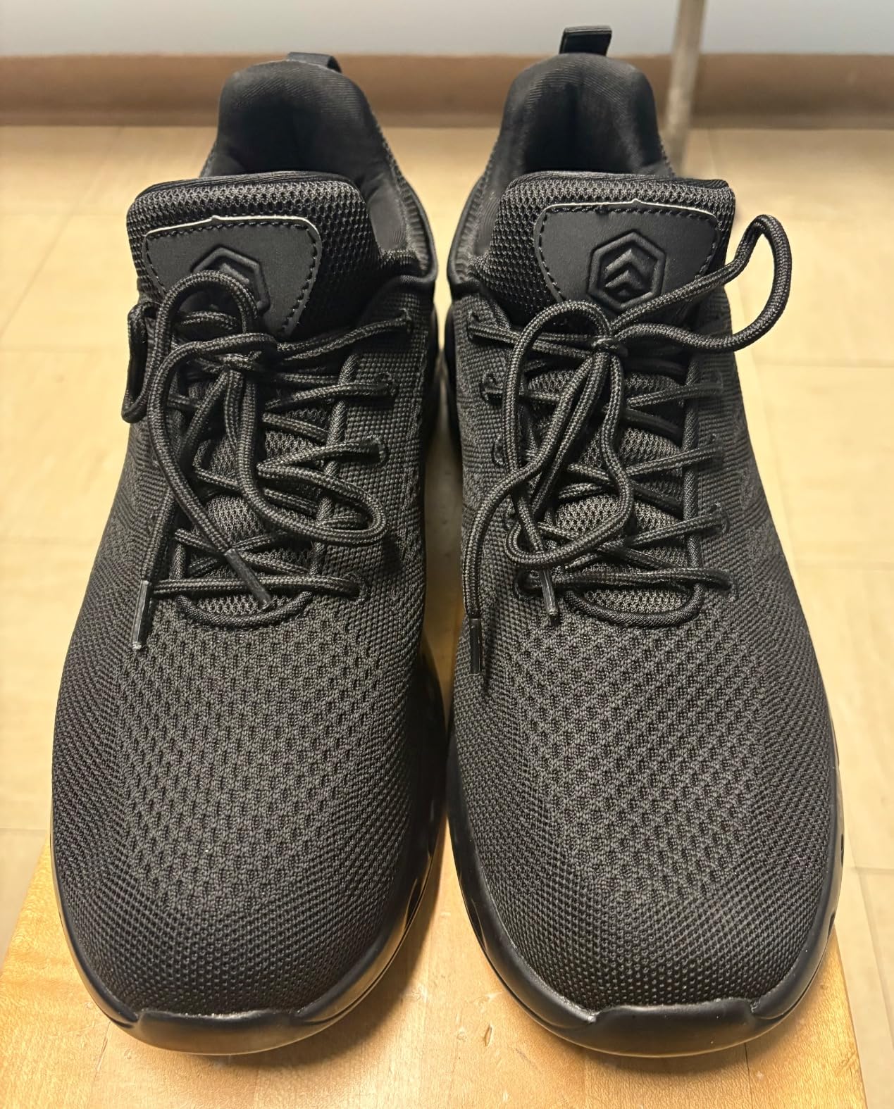 Wear patterns on LARNMERN work shoes after 8 weeks of kitchen testing