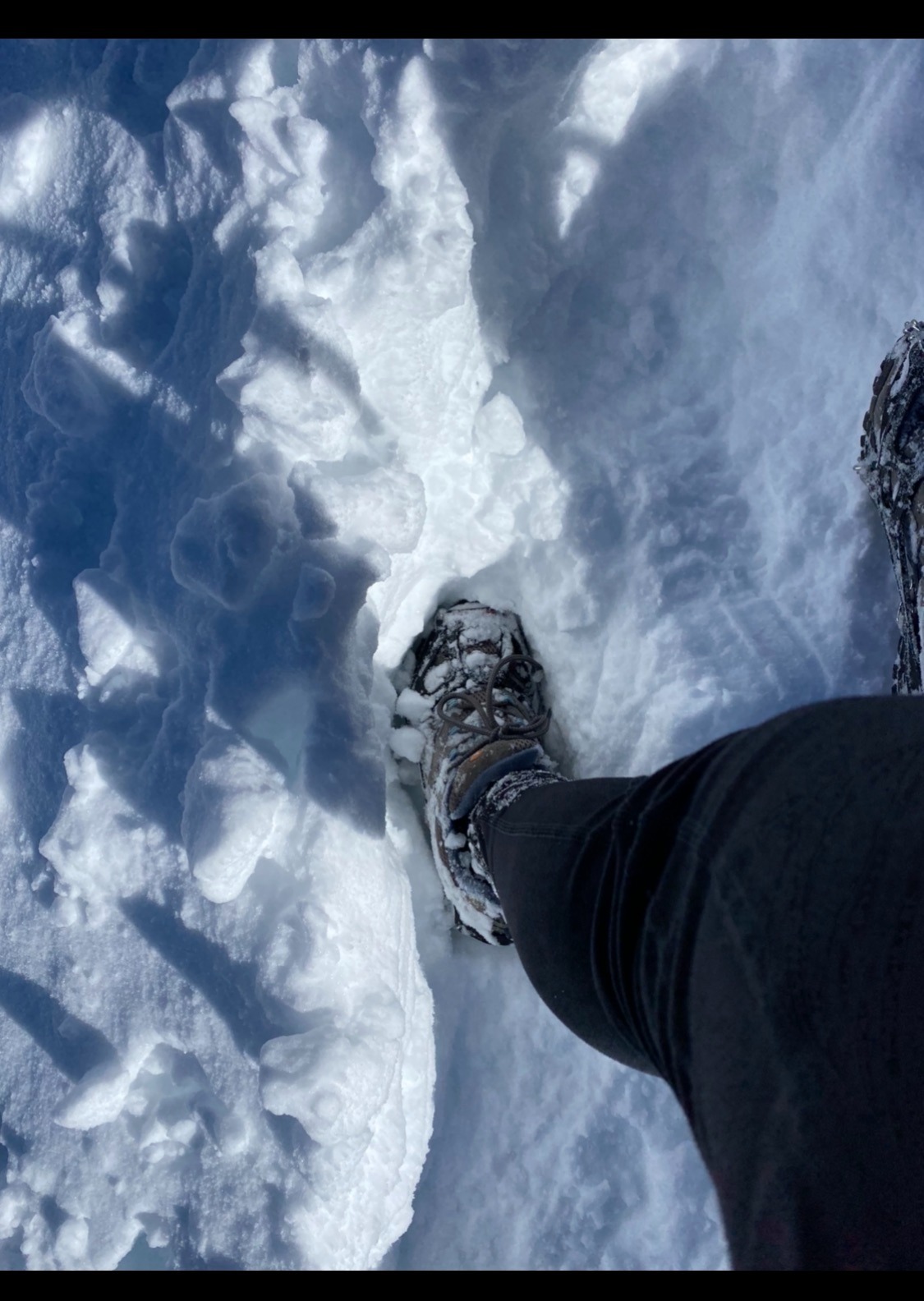 Product features highlighting M Select DRY waterproofing and Vibram outsole technology