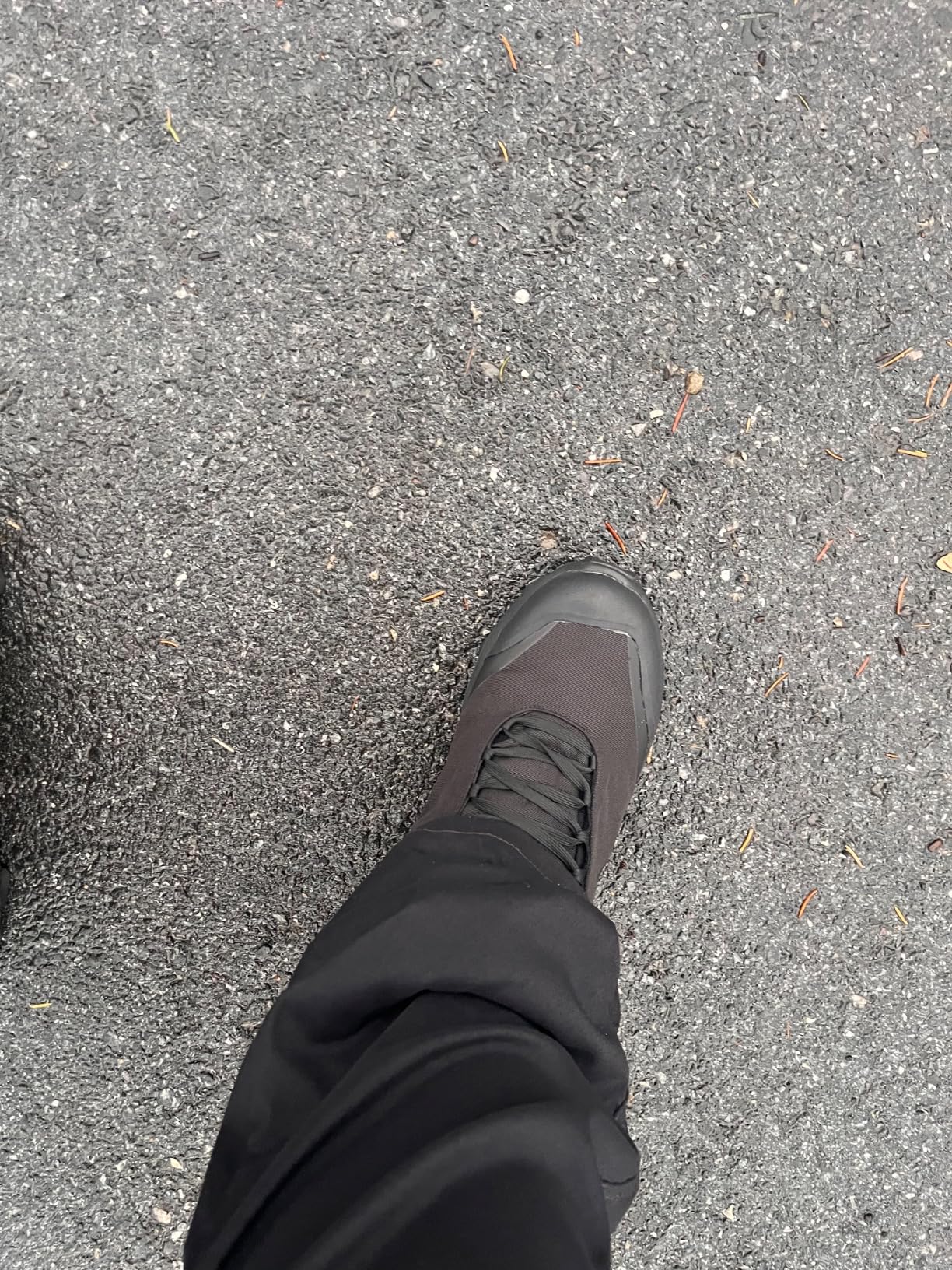 HUMTTO boots being tested in wet conditions showing waterproof performance