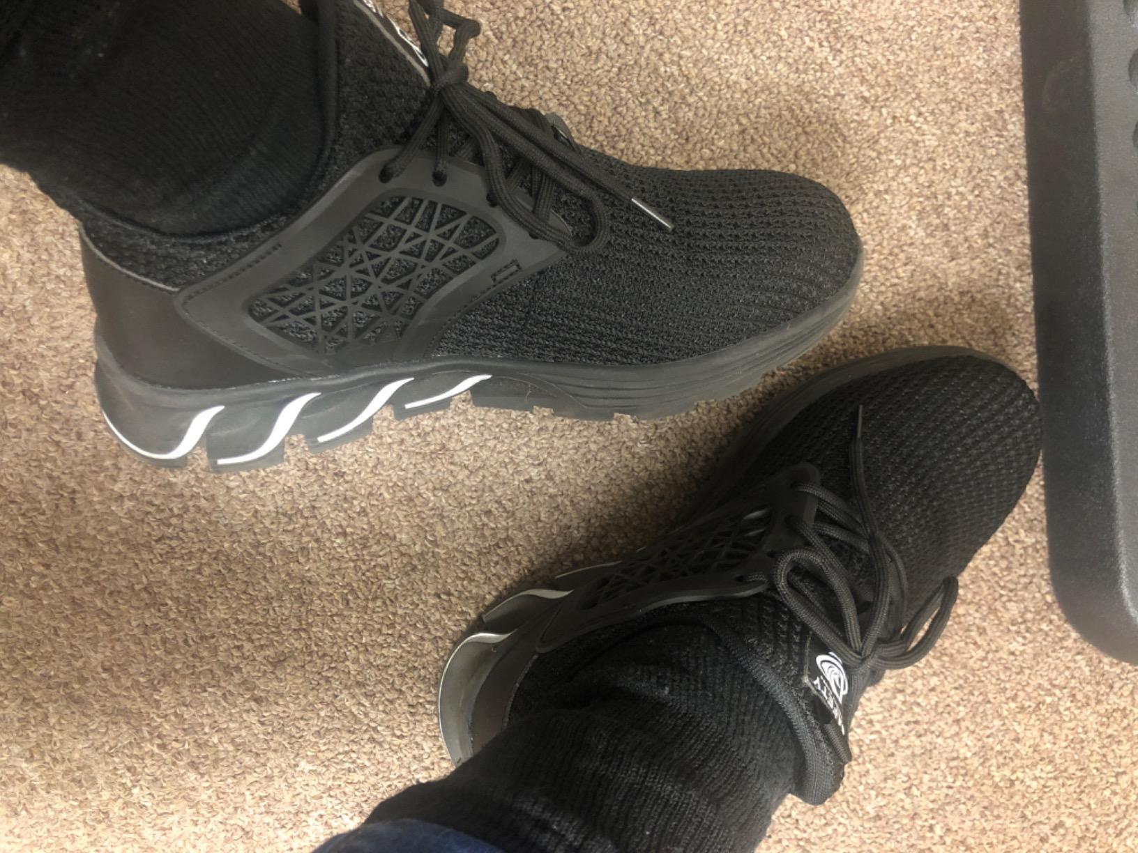 SUADEX steel toe work shoes in khaki showing lightweight mesh design and steel toe protection