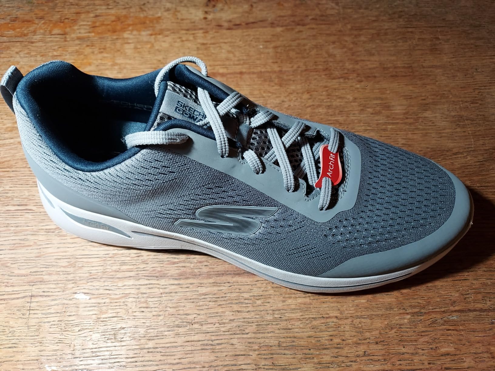 Skechers GoWalk Arch Fit Idyllic men's walking sneakers showing mesh upper and arch support design
