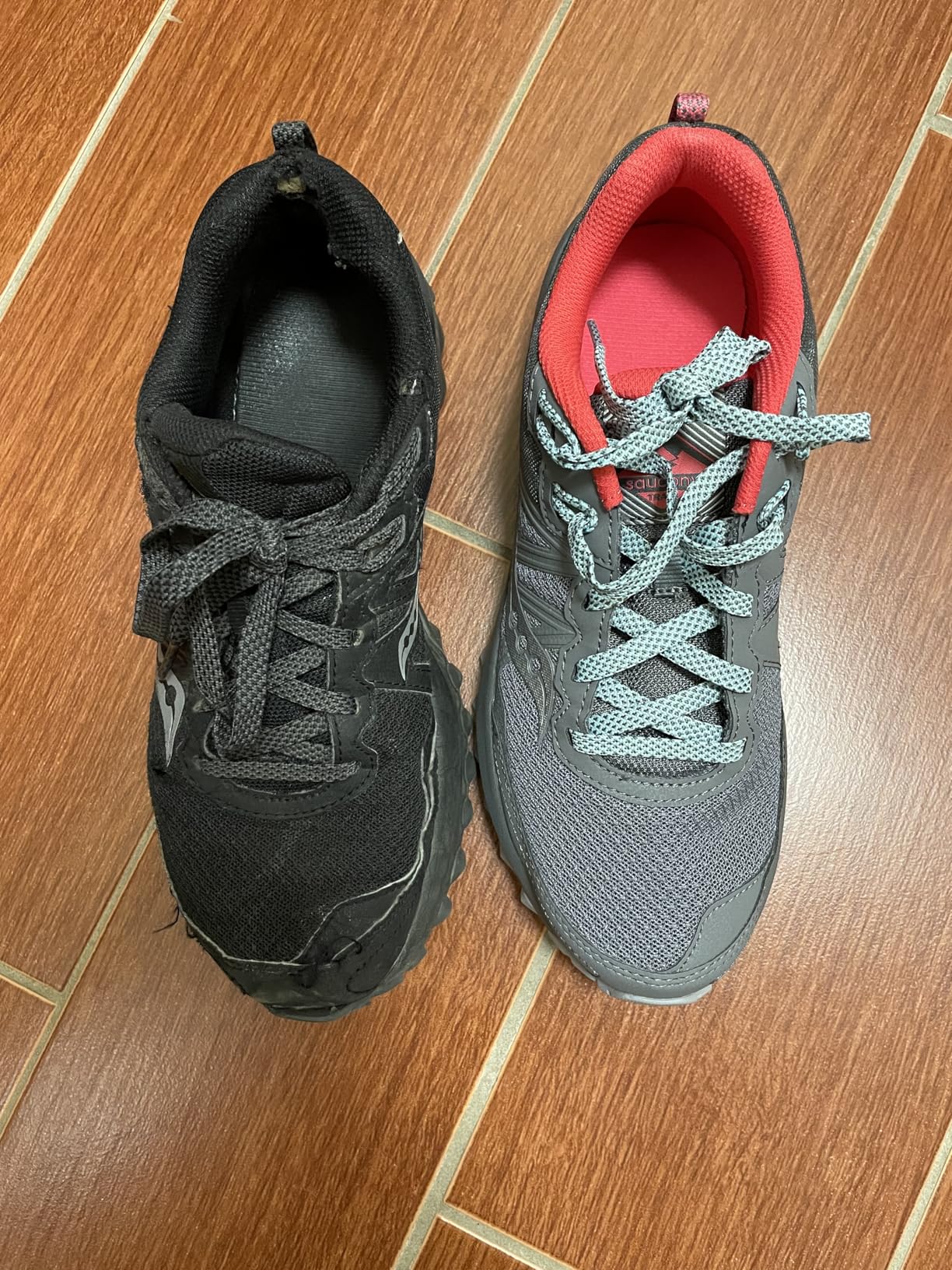 Detailed view of carbon rubber outsole with 6mm lugs showing traction pattern