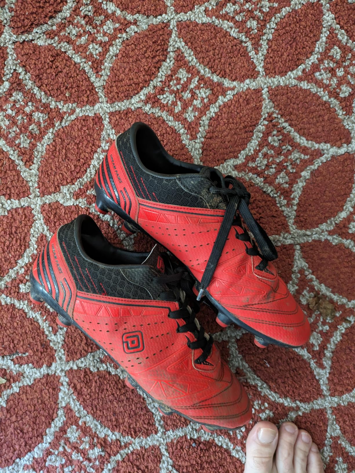 DREAM PAIRS soccer cleats showing upper material flexibility and toe box design