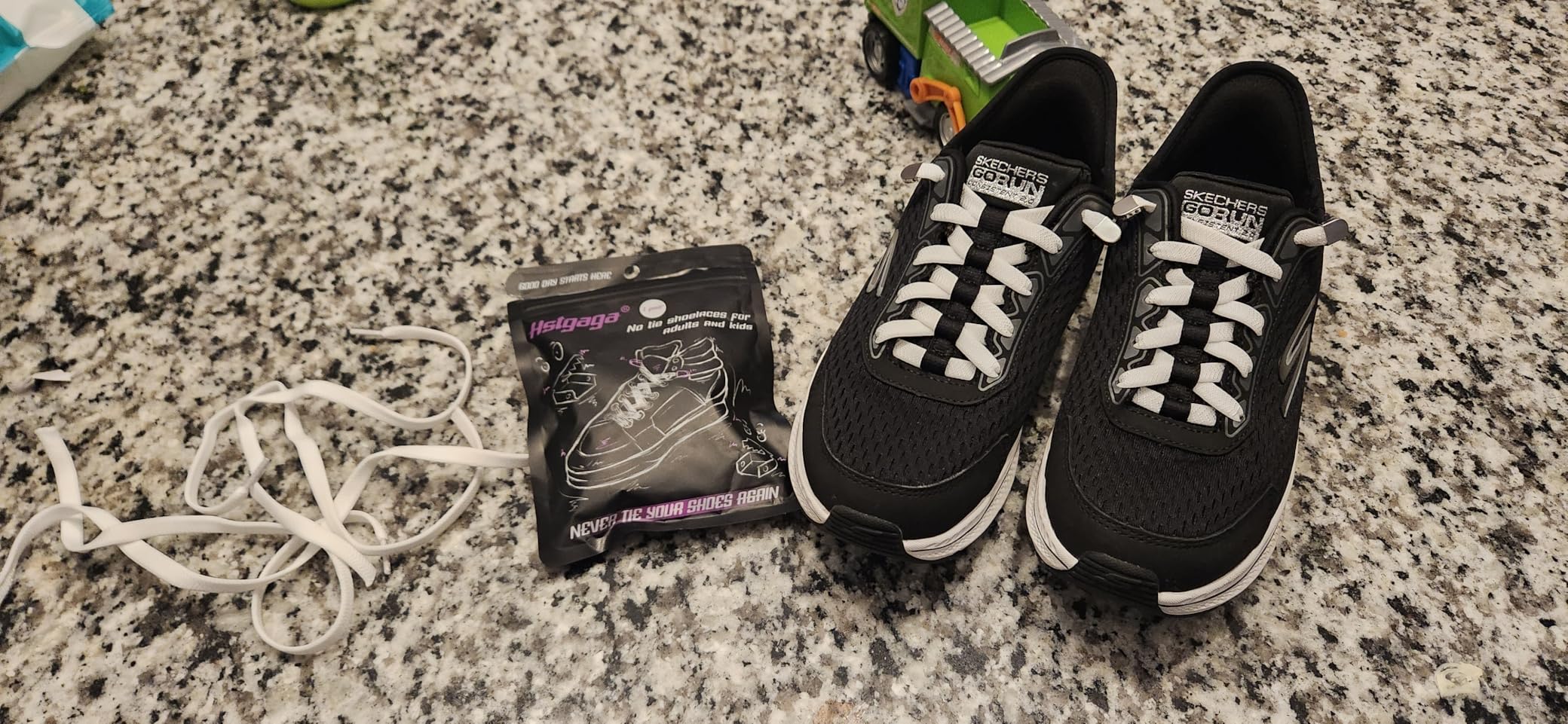 Real-world testing of elastic shoelaces during daily activities and family life