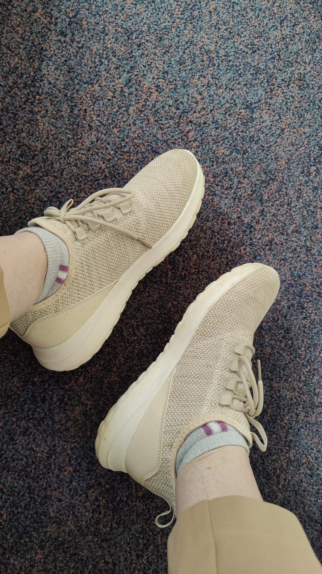 STQ sneakers product features comparison showing knit upper and flexible sole claims