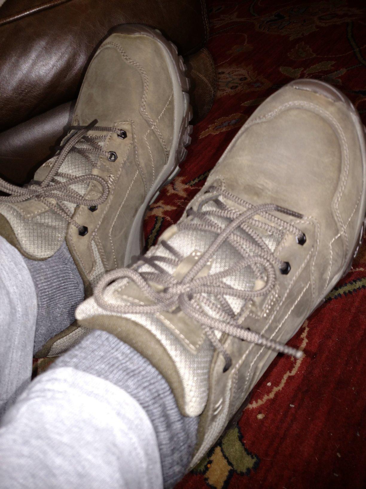 Merrell Adventure Lace weight measurement showing actual 2 pounds total weight for both shoes
