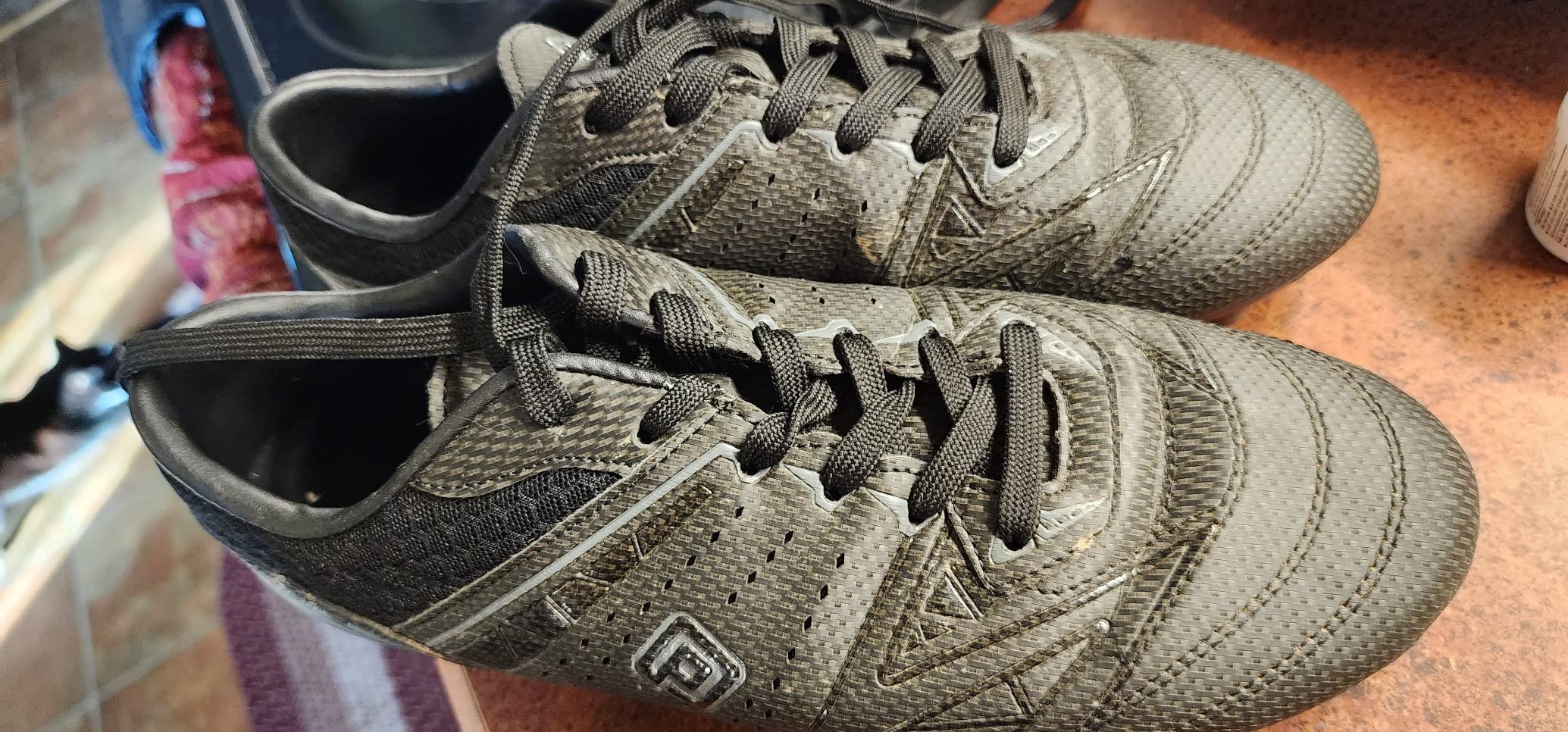 DREAM PAIRS soccer cleats final assessment showing pros and cons