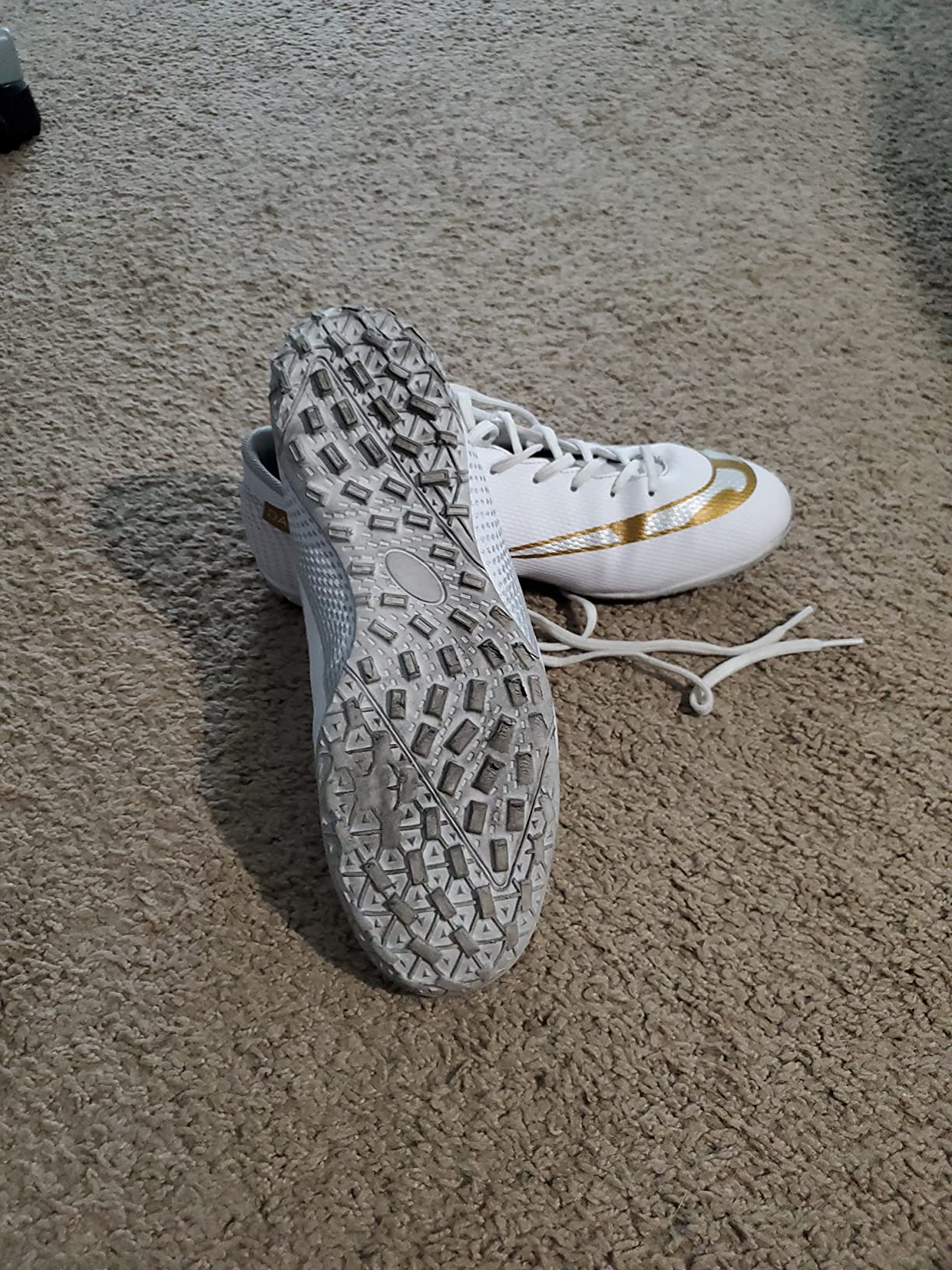 Marketing claims verification showing HaloTeam soccer cleats construction details and actual performance features