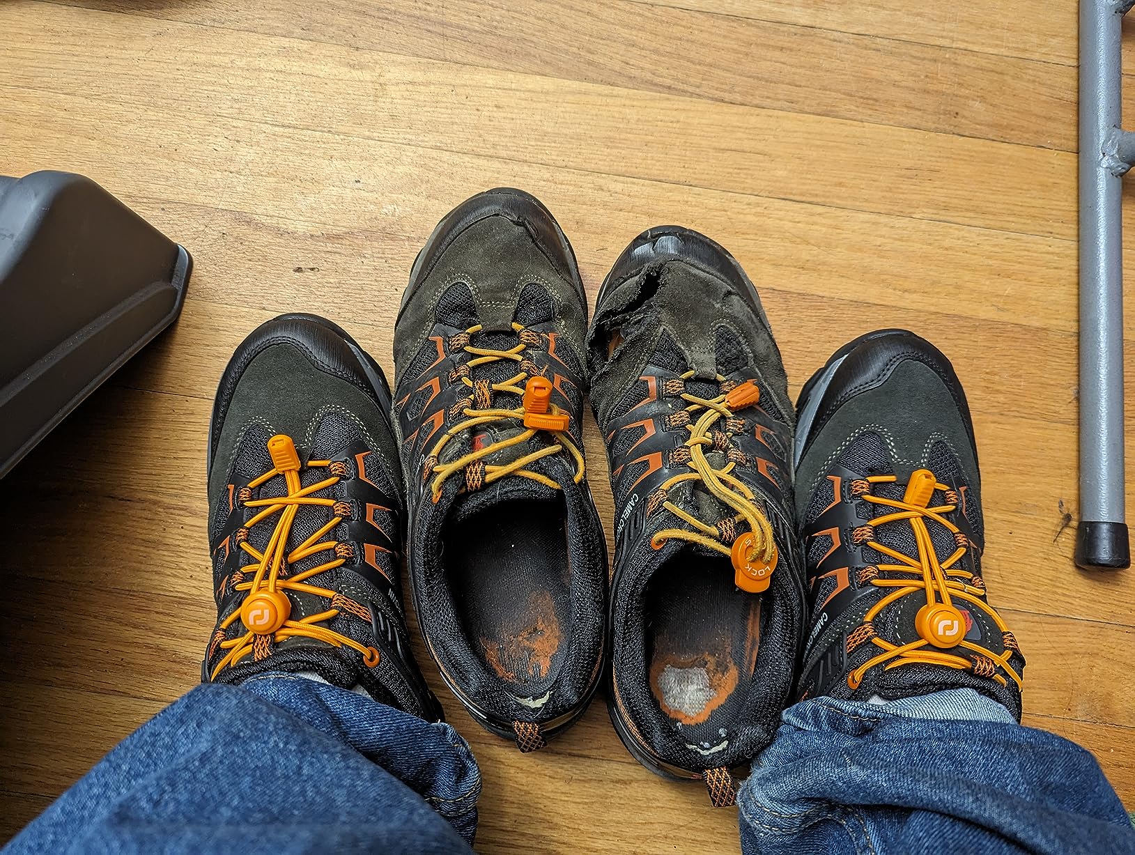 Community feedback showing multiple users wearing Camel Crown hiking shoes