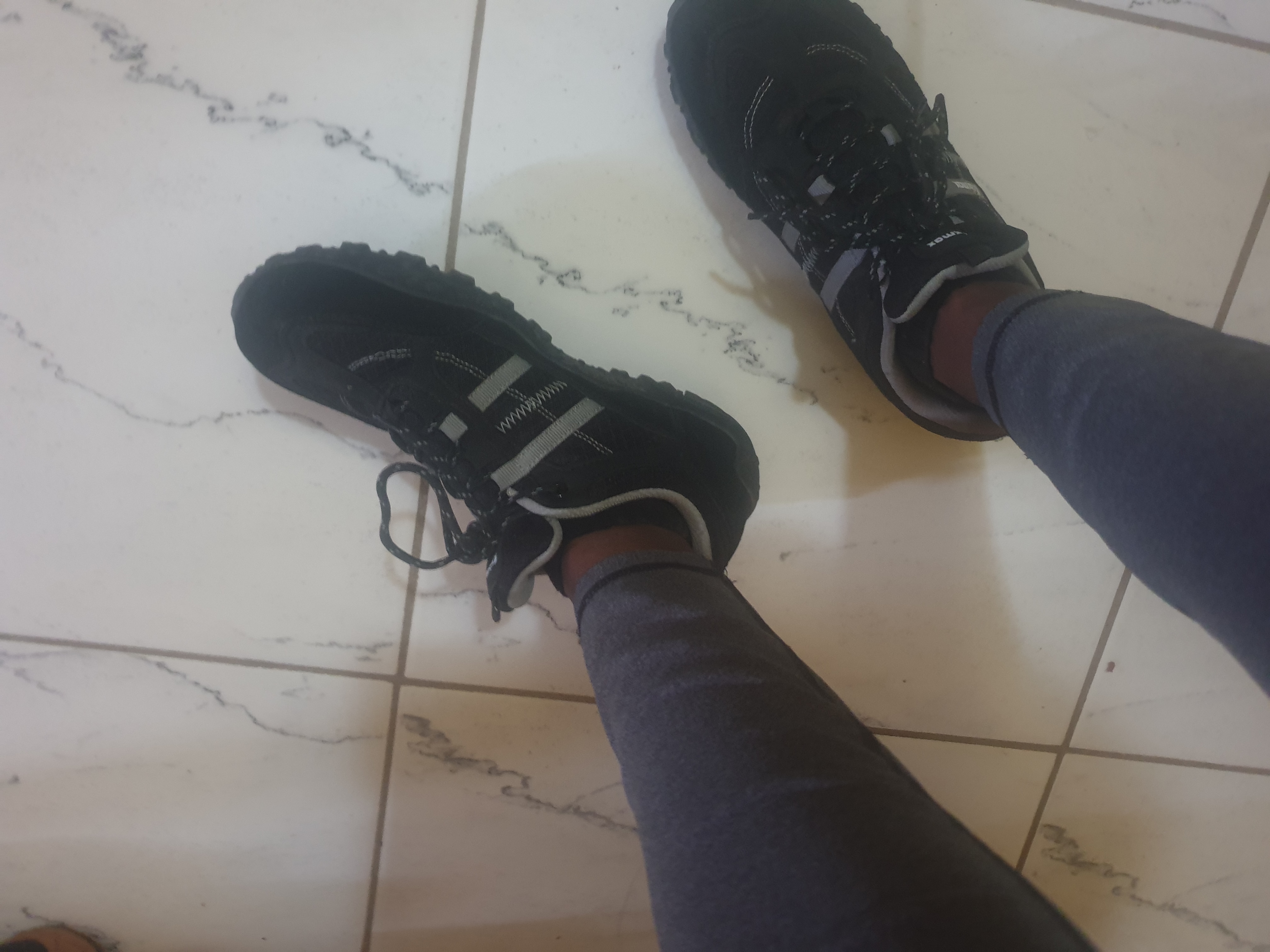 Knixmax hiking shoes in action on rocky trail terrain
