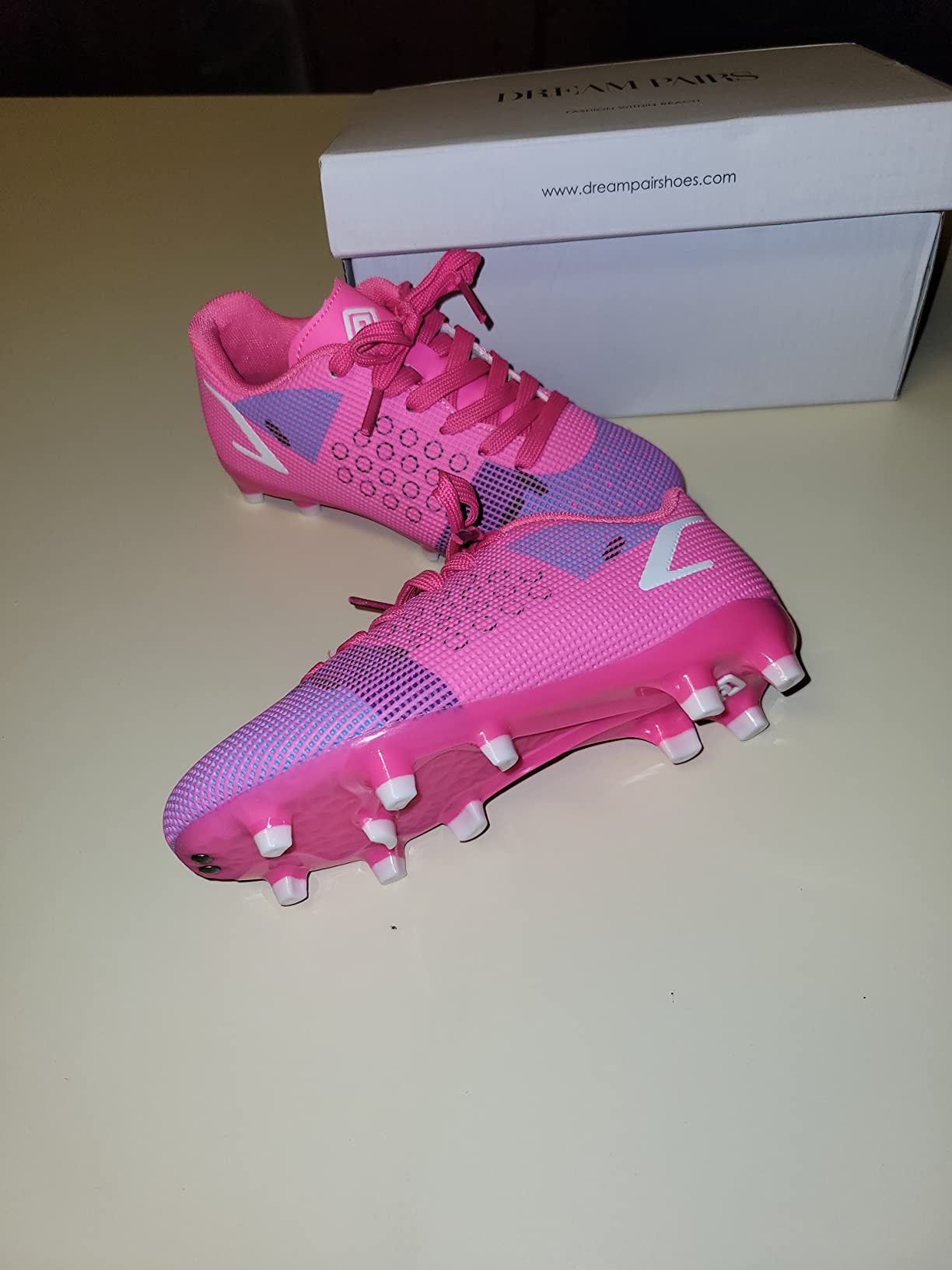DREAM PAIRS soccer cleats design showing lace-up closure and TPU sole studs