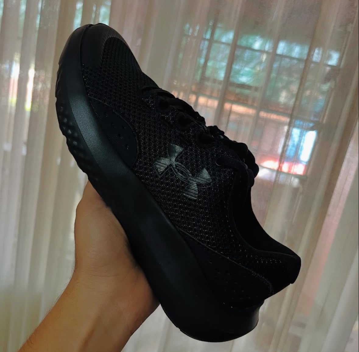 Under Armour Surge 4 heel counter and ankle collar cushioning design