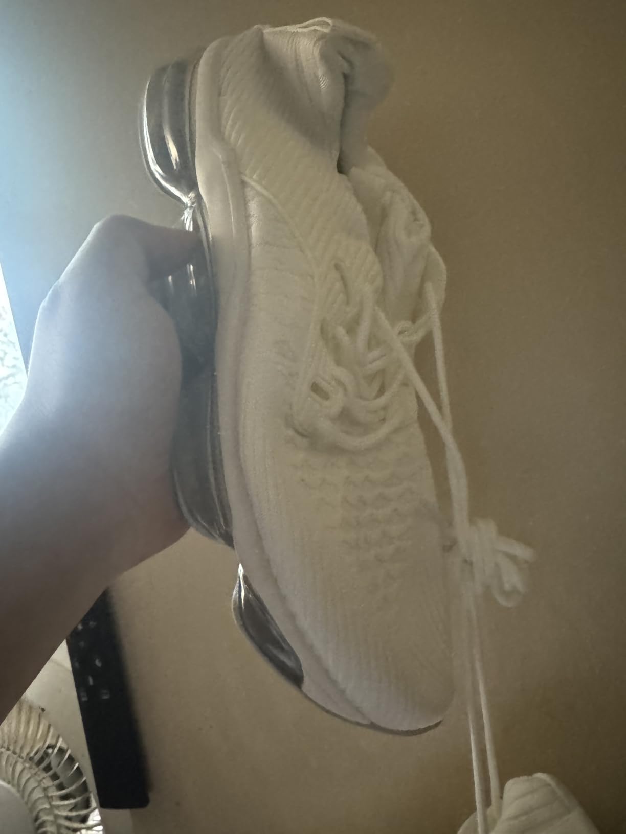 Men's Air Running Shoes quality control issues showing excess glue and construction defects