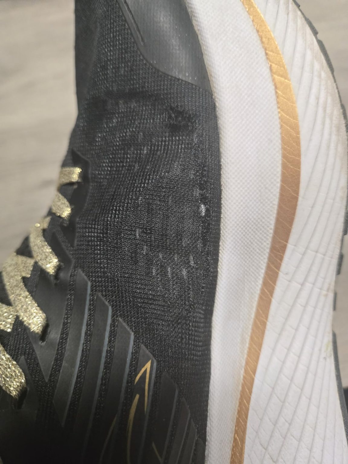 Review Saucony Men’s Endorphin Shift 3 – Maximum Cushion Running Shoe Price $130 R