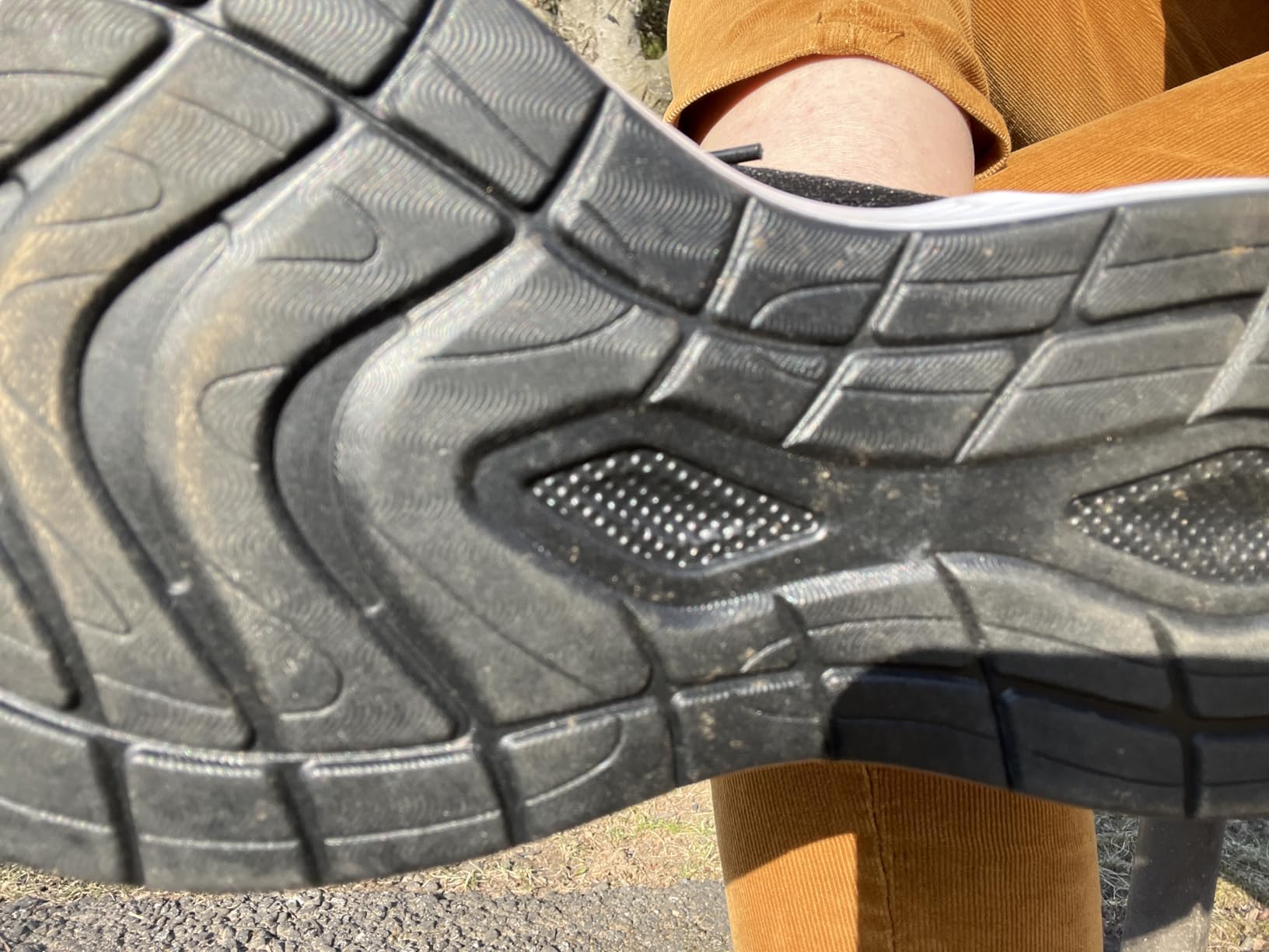 ZYEN wide toe box shoes showing purple colorway with air cushion sole and mesh upper design