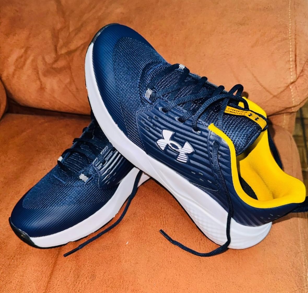 Chi tiết thiết kế giày tập gym Under Armour Commit Trainer 4