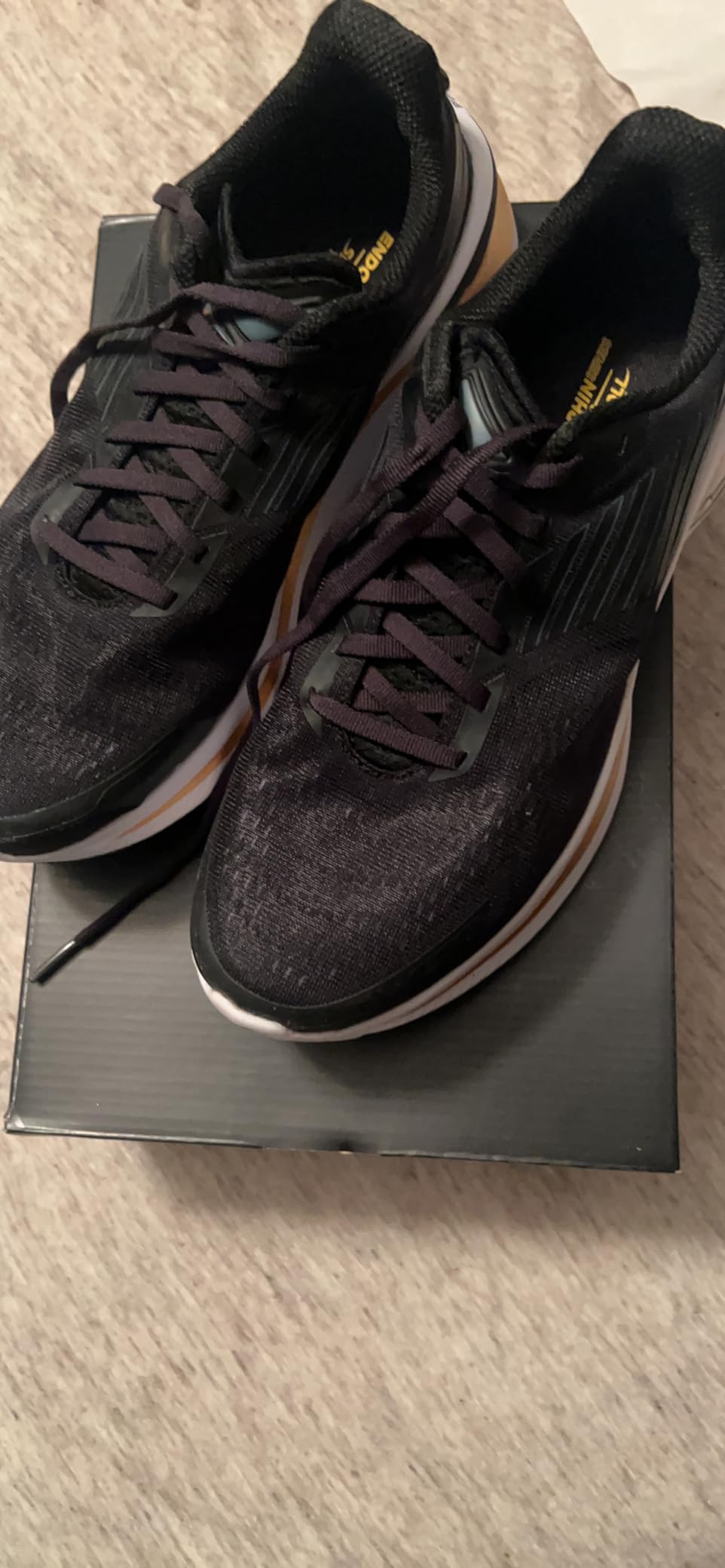 Saucony Endorphin Shift 3 showing PWRRUN foam technology and heel clip design details