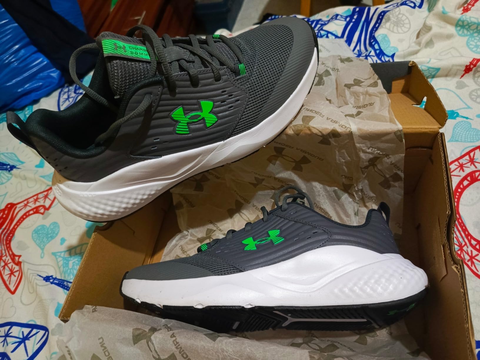 Under Armour Commit Trainer 4 trong môi trường tập gym thực tế