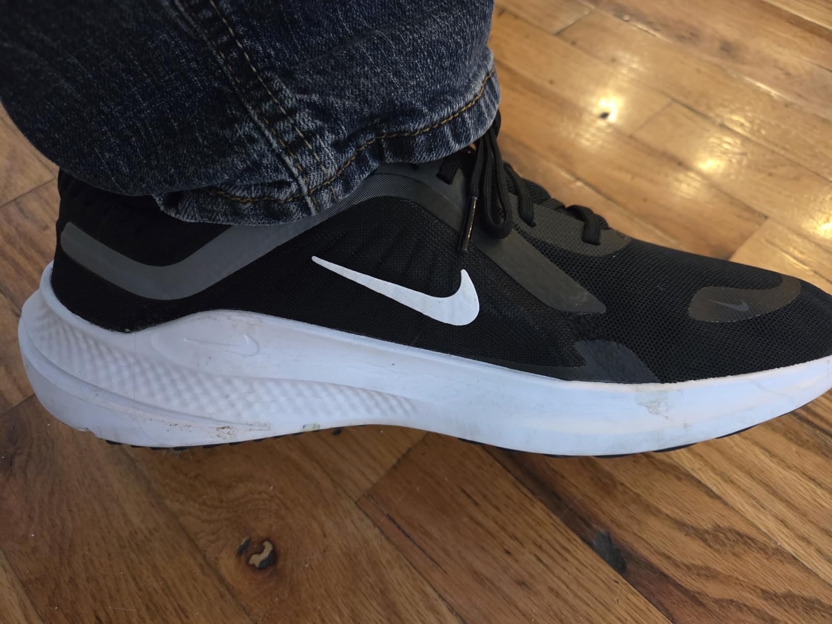 Nike Men's Sneaker comparison showing advertised features versus real-world performance