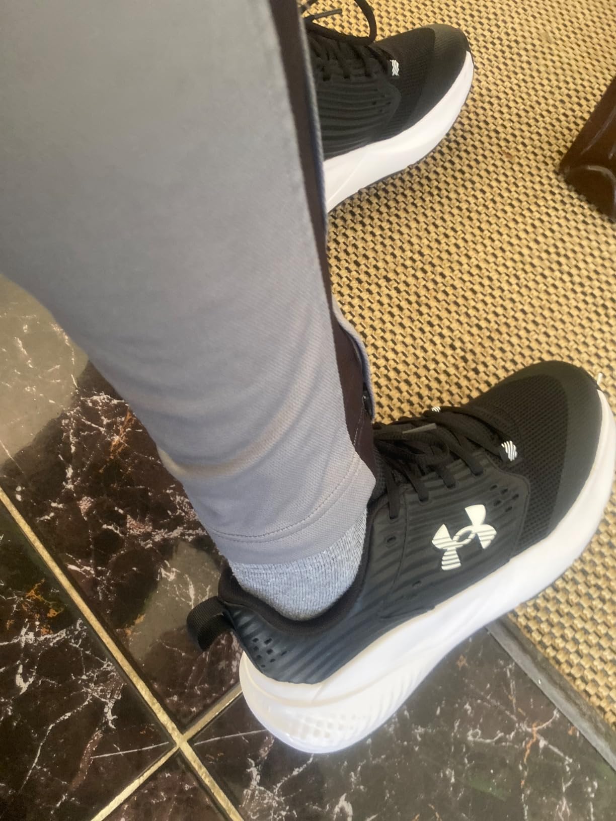 Under Armour Charged Commit Trainer 4 sử dụng lâu dài