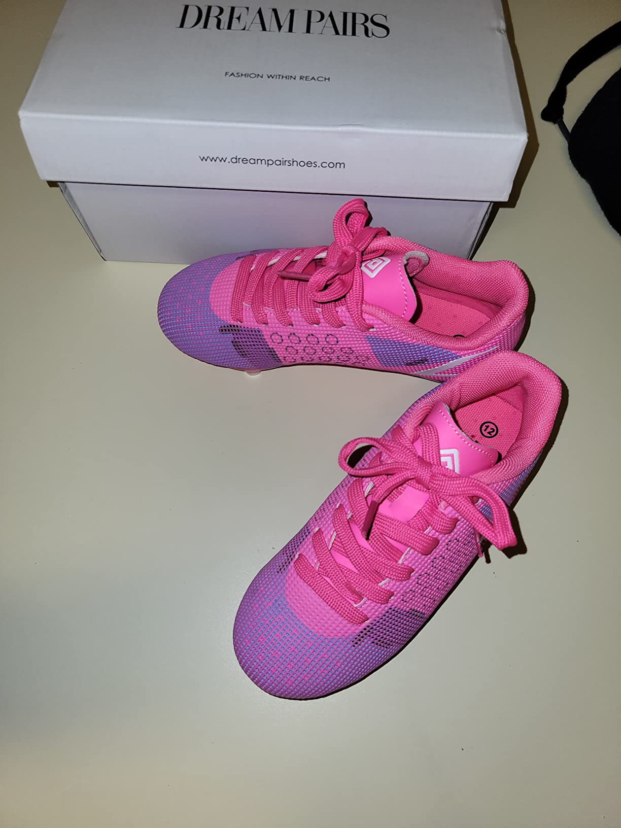 DREAM PAIRS kids soccer cleats mesh interior and comfort features close-up view
