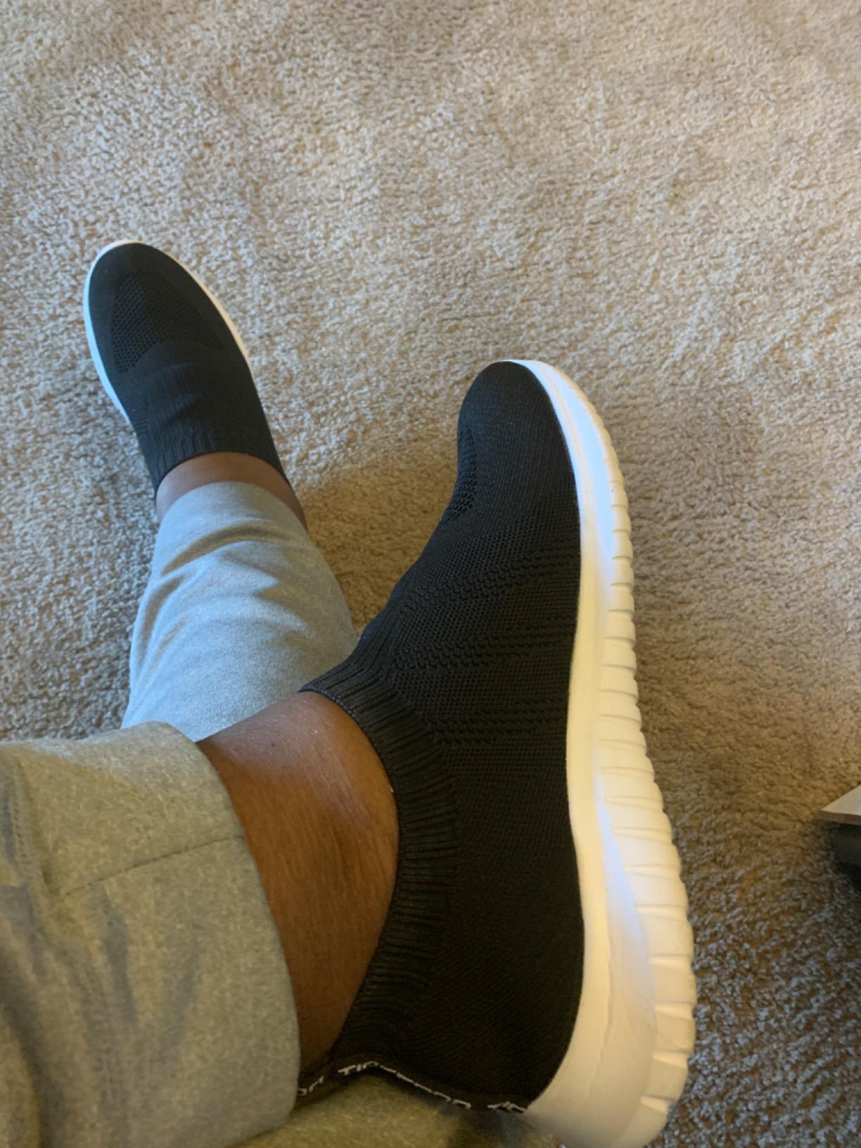Konhill athletic walking shoes showing brand promises versus real-world performance