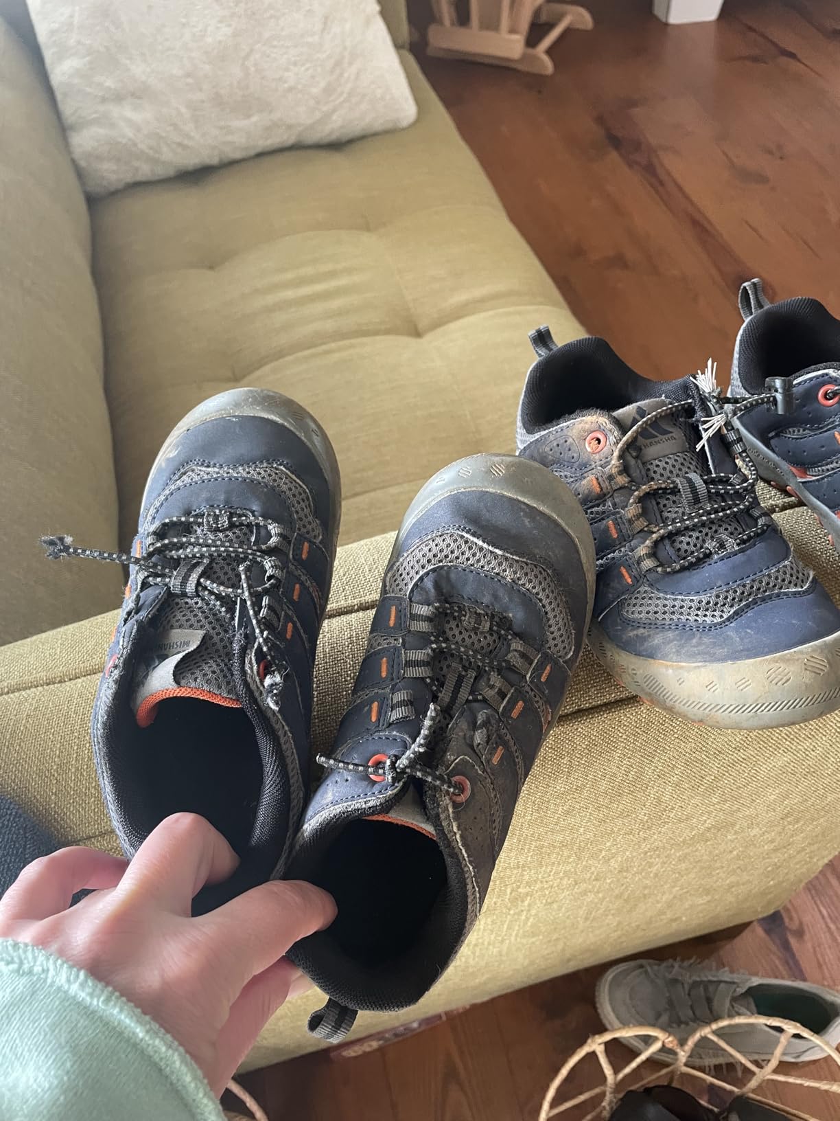 Close examination of Mishansha boot construction showing areas where durability issues commonly appear